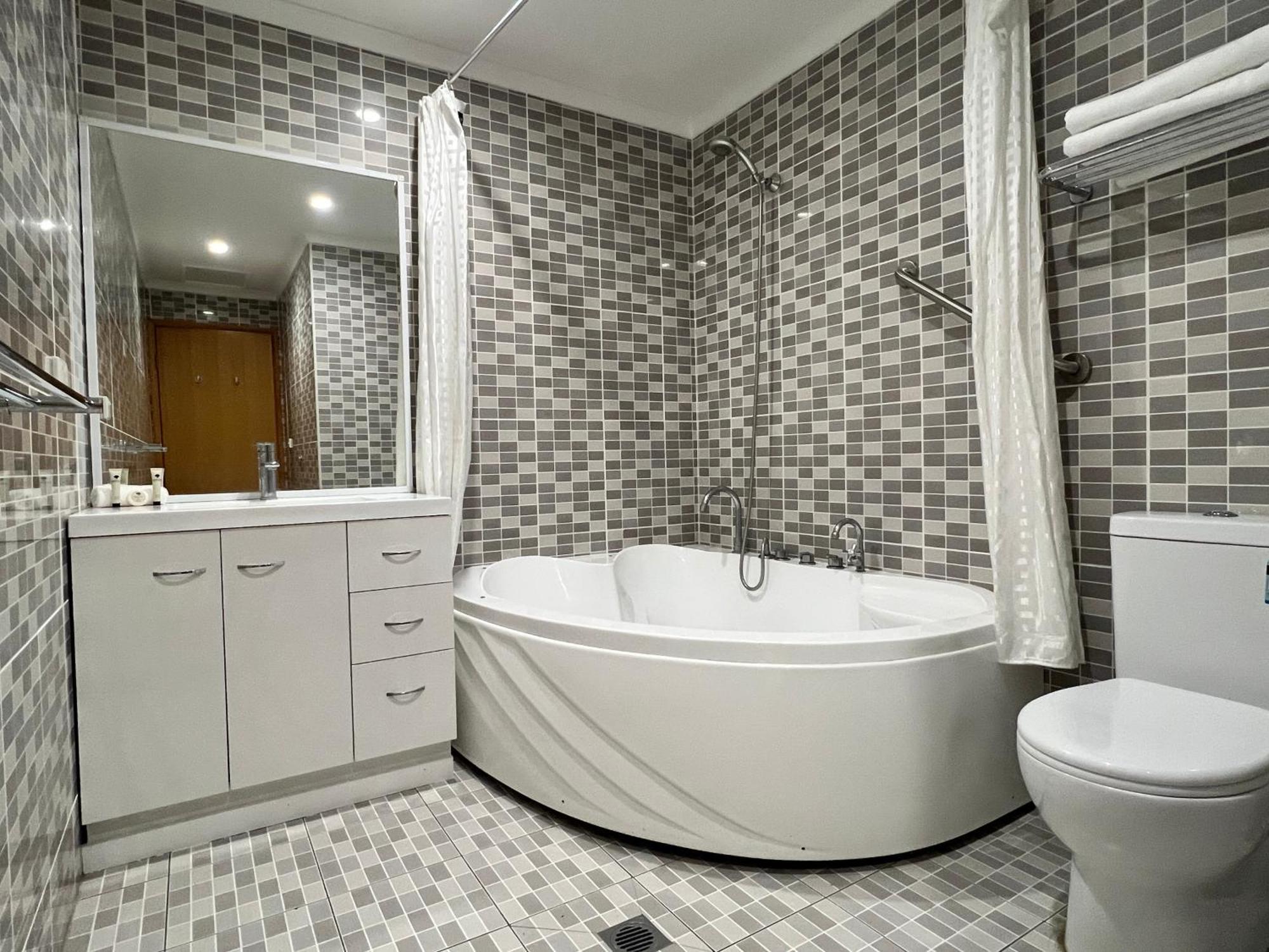 The Phoenix Artesian Spa Resort And Accommodation Moree Exterior photo